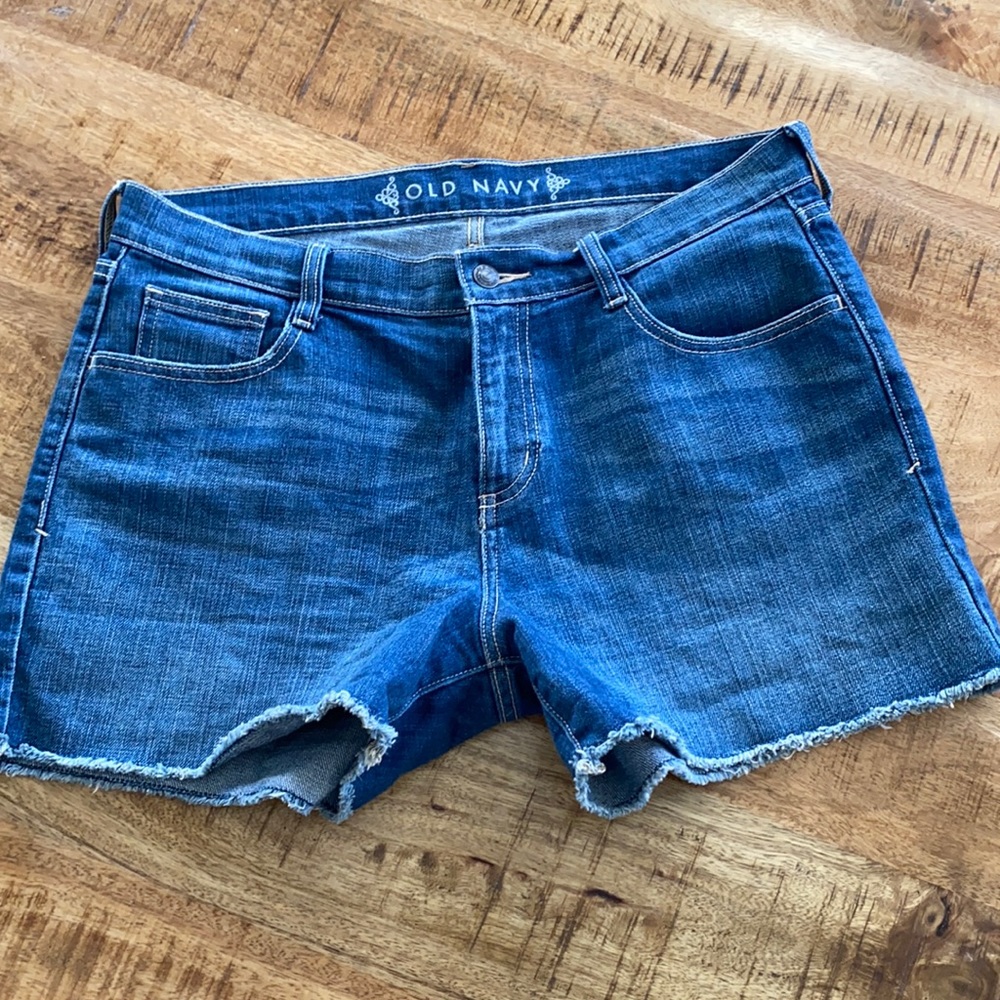 Old Navy boyfriend Cut Off shorts 3 inch inseam